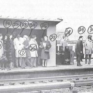 Stanley Milgram, Individual in a Social World: Experiments and Essays, publié en 1977, experience 