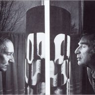 Burroughs et Gysin en séance de dreamachine