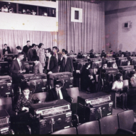 Marta Minujin, Simultaneity in Simultaneity (avec Allan Kaprow et German Wolf Vostell), 23 et 24 octobre 1966 (Berlin, New York, Buenos Aires), happening et transmission en temps réel, Argentine