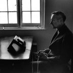 William Burroughs et l'E-Meter, le détecteur de mensonge développé par la scientologie